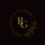 logo de l'entreprise romain graille photographie en orange avec RG en gros au centre et une branche d'olivier sur le coté