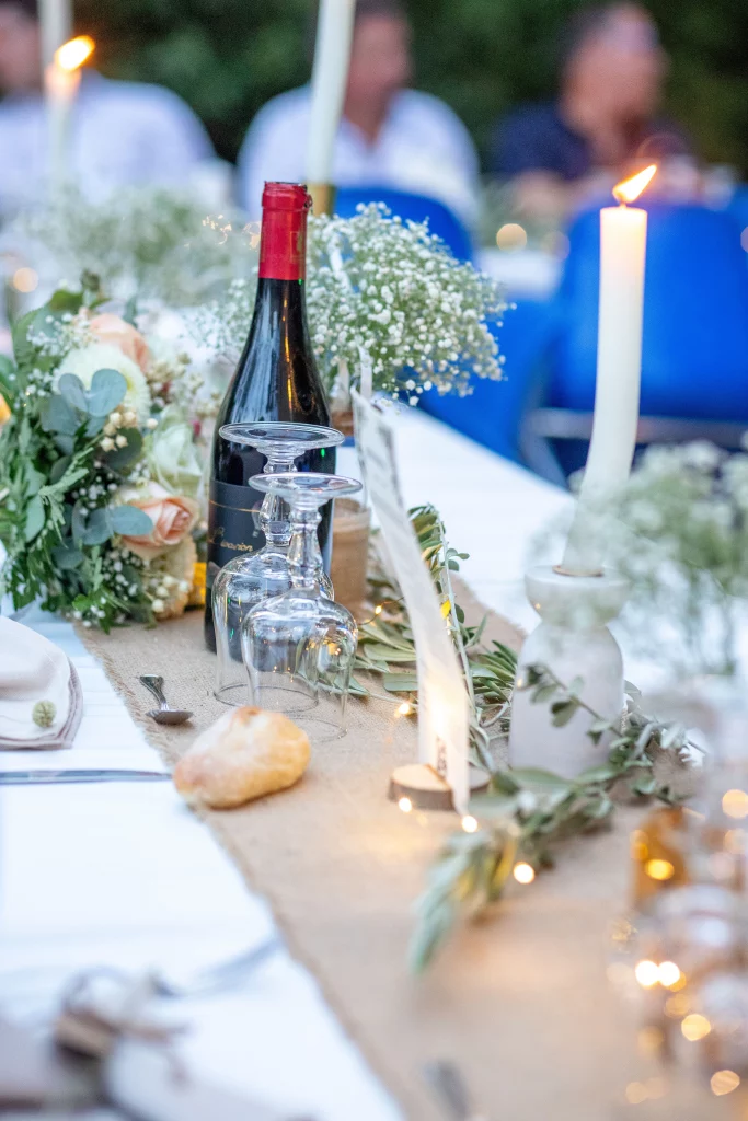 photo d'une table durant un mariage