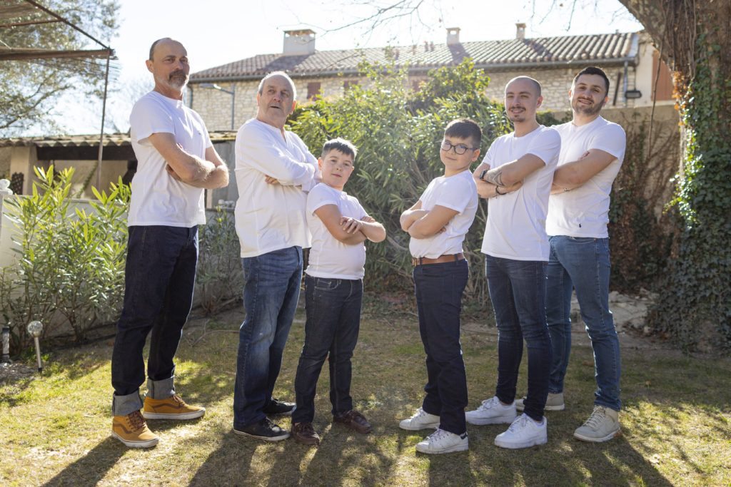 séance photo de famille entre homme en extérieur