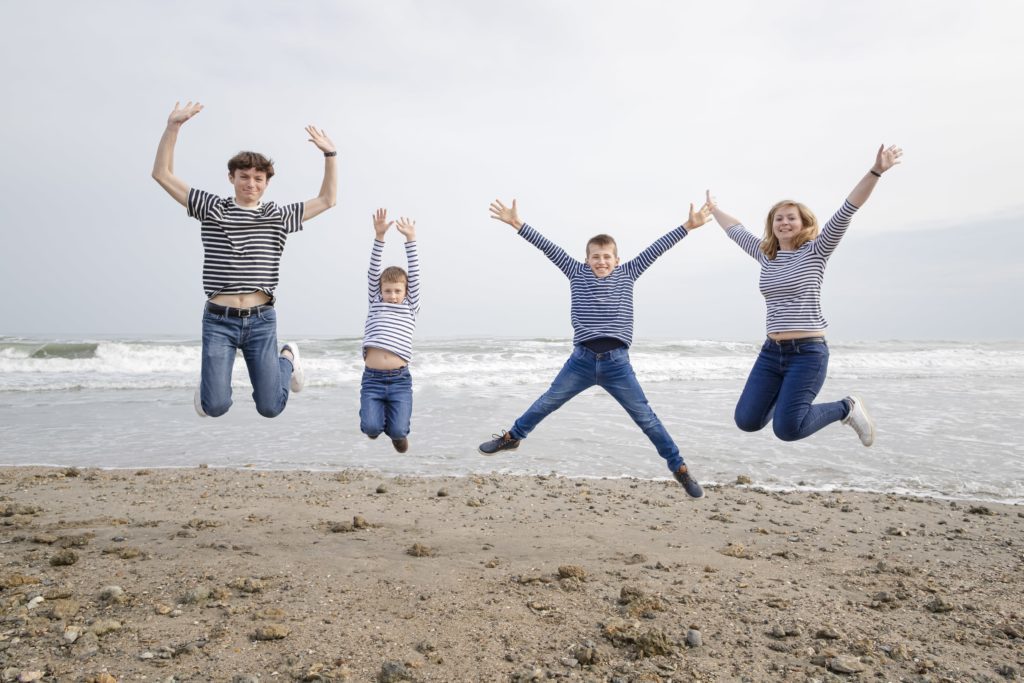 Photo de famille sur la plage