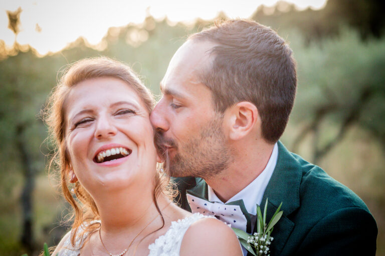 photographie de couple durant le mariage de Léa et Victor mariées en portrait faites par un photographe professionnel de mariage