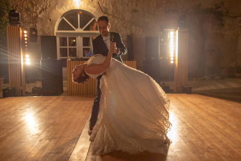 photographie de la première danse des mariées faites par un photographe professionnel de mariage